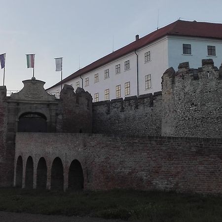 Gyoengyvirag Ueduelo - Mario Apartman Harkány Buitenkant foto